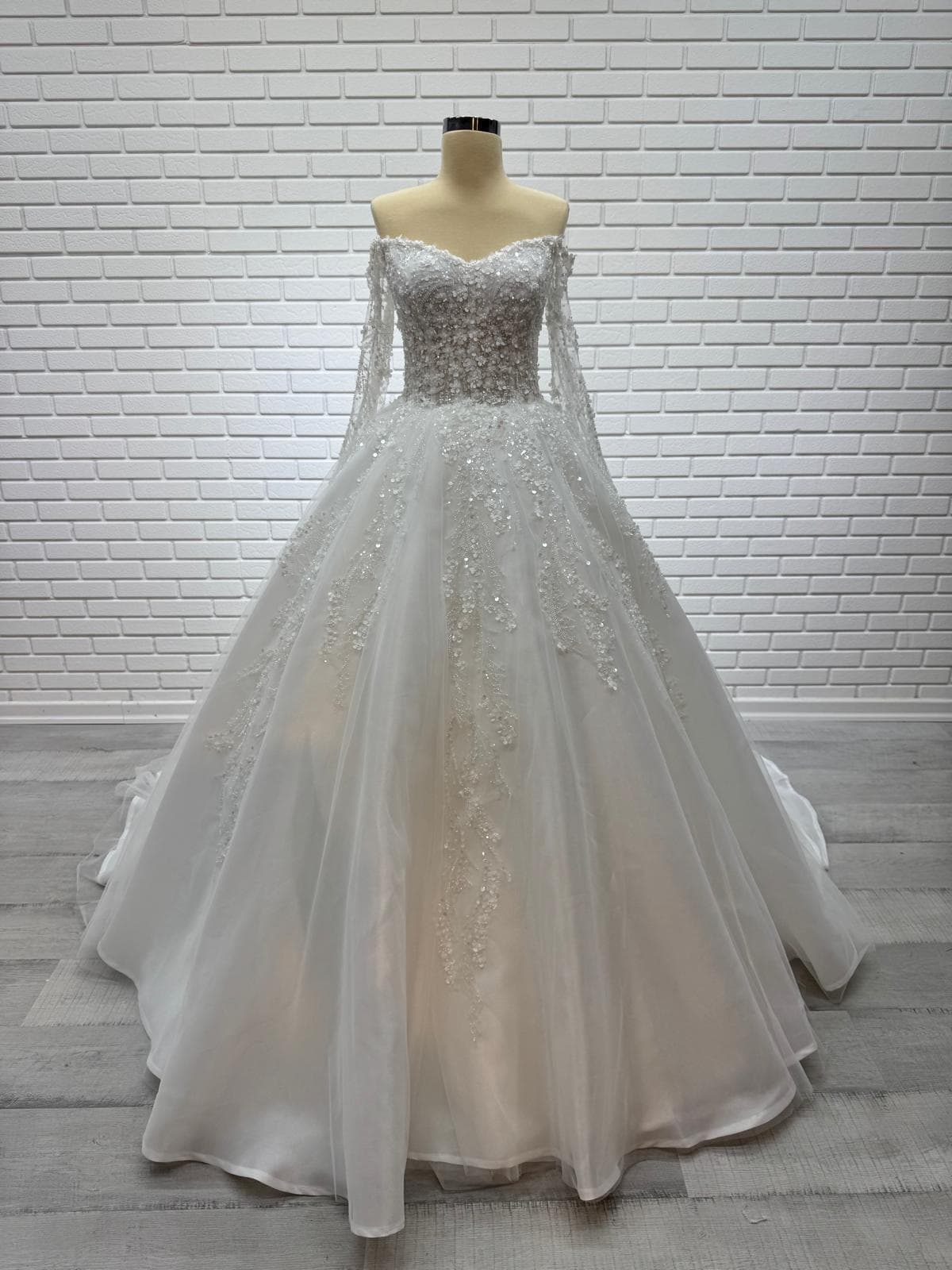 wedding dress, bridal gown, elegant wedding dress, lace bridal dress, modern wedding gown, simple wedding dress, luxury bridal dress, timeless wedding gown White Ball Gown Wedding Dress