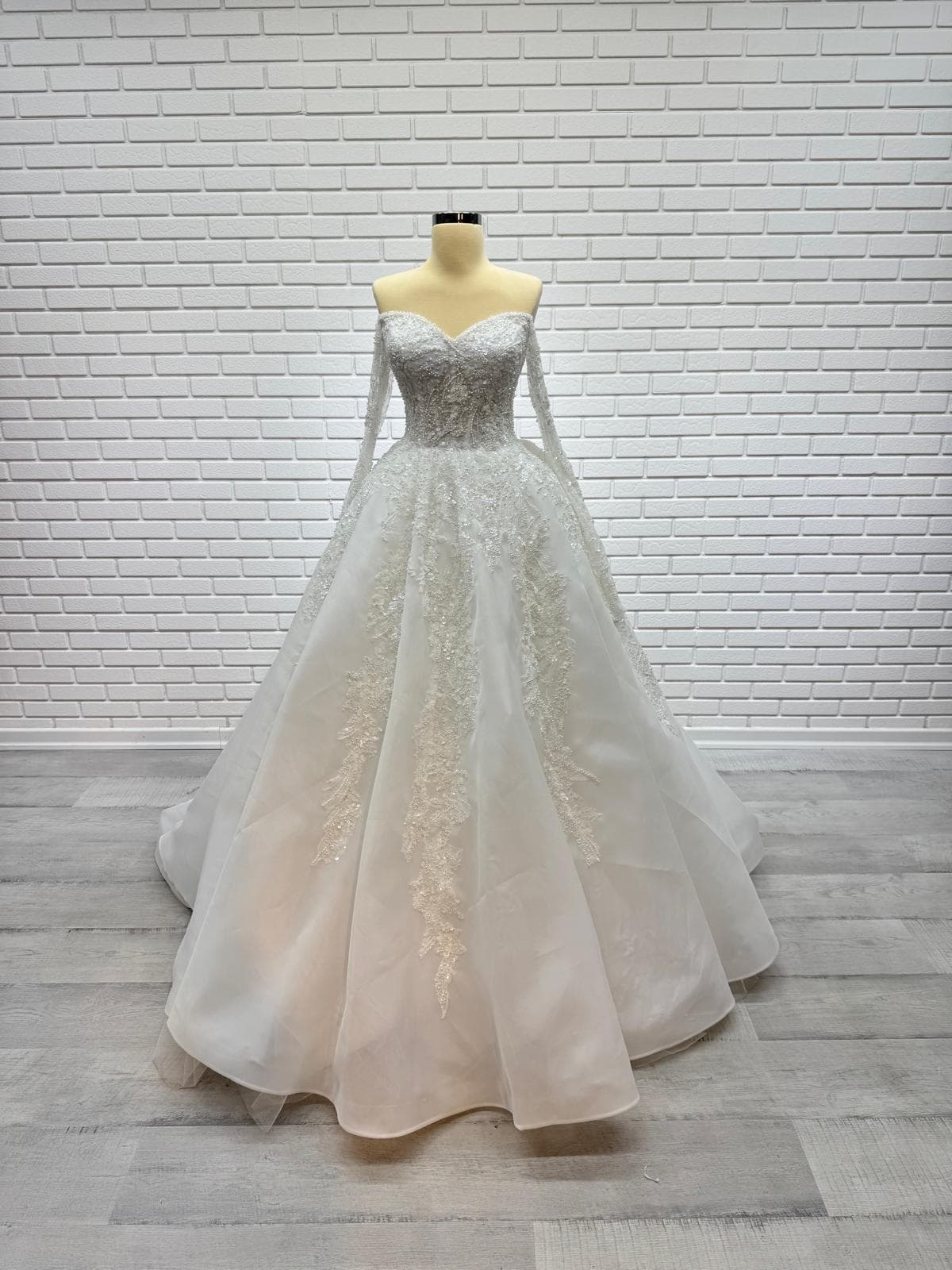 wedding dress, bridal gown, elegant wedding dress, lace bridal dress, modern wedding gown, simple wedding dress, luxury bridal dress, timeless wedding gown White Ball Gown Wedding Dress