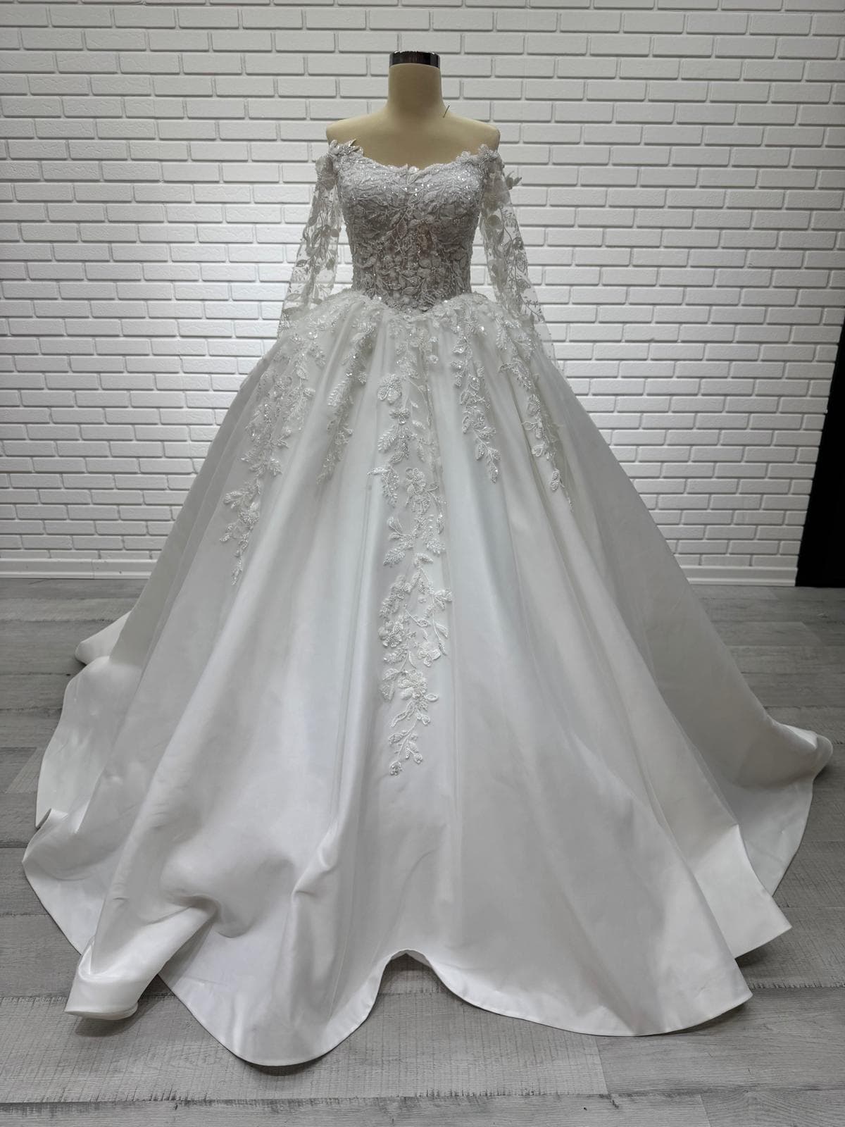 wedding dress, bridal gown, elegant wedding dress, lace bridal dress, modern wedding gown, simple wedding dress, luxury bridal dress, timeless wedding gown White Ball Gown Wedding Dress