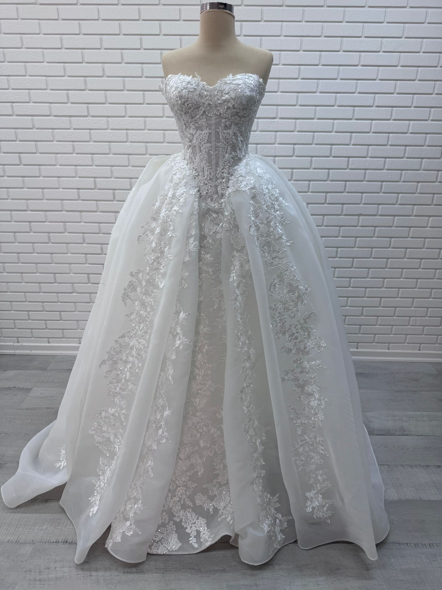 wedding dress, bridal gown, elegant wedding dress, lace bridal dress, modern wedding gown, simple wedding dress, luxury bridal dress, timeless wedding gown White Ball Gown Wedding Dress