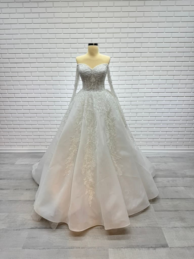 wedding dress, bridal gown, elegant wedding dress, lace bridal dress, modern wedding gown, simple wedding dress, luxury bridal dress, timeless wedding gown White Princess Wedding Dress